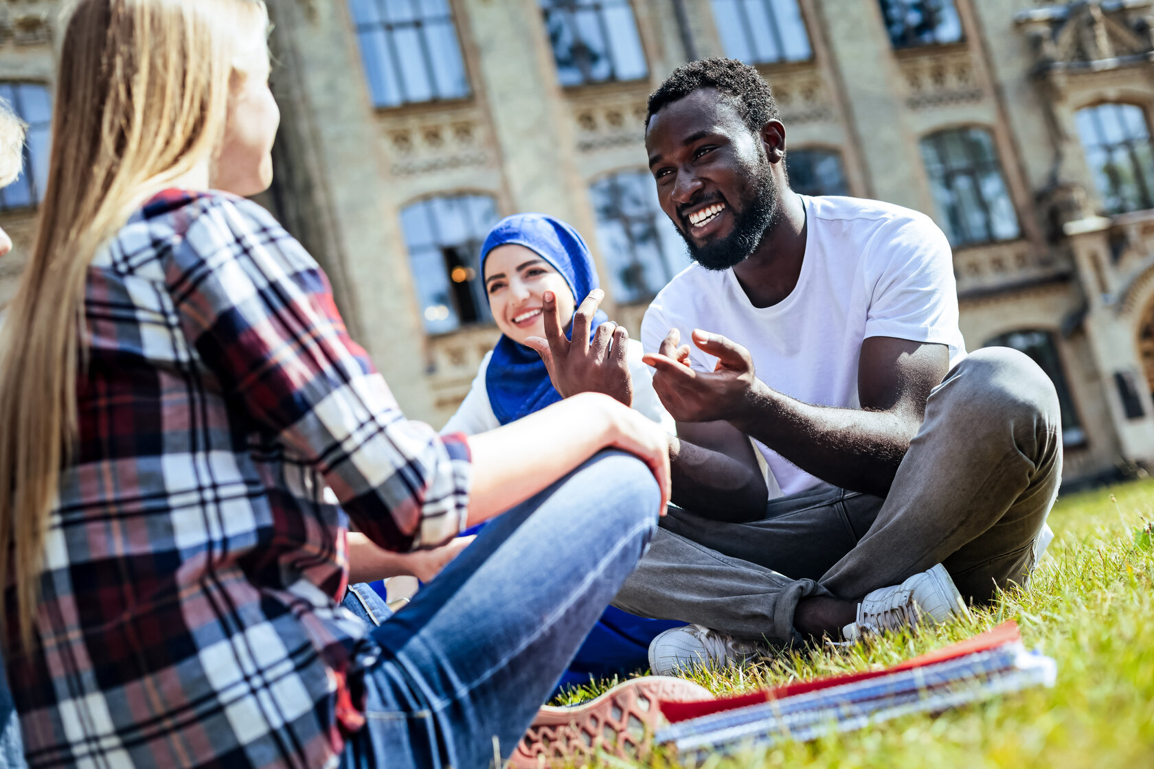 Studierende unterschiedlicher Nationalitäten tauschen sich aus